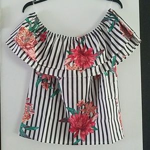 🌺NEW Floral Stripe Top 🌺